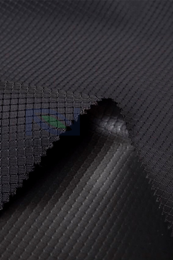 Polyester rhombus lattice moisture-permeable and breathable